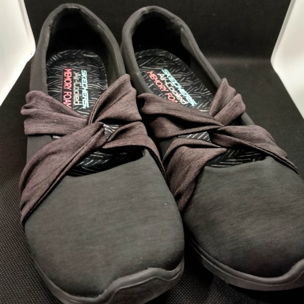 SKECHERS Women's Microburst Knot 1 Inch Slip On Shoes US Size 9 USA Seller